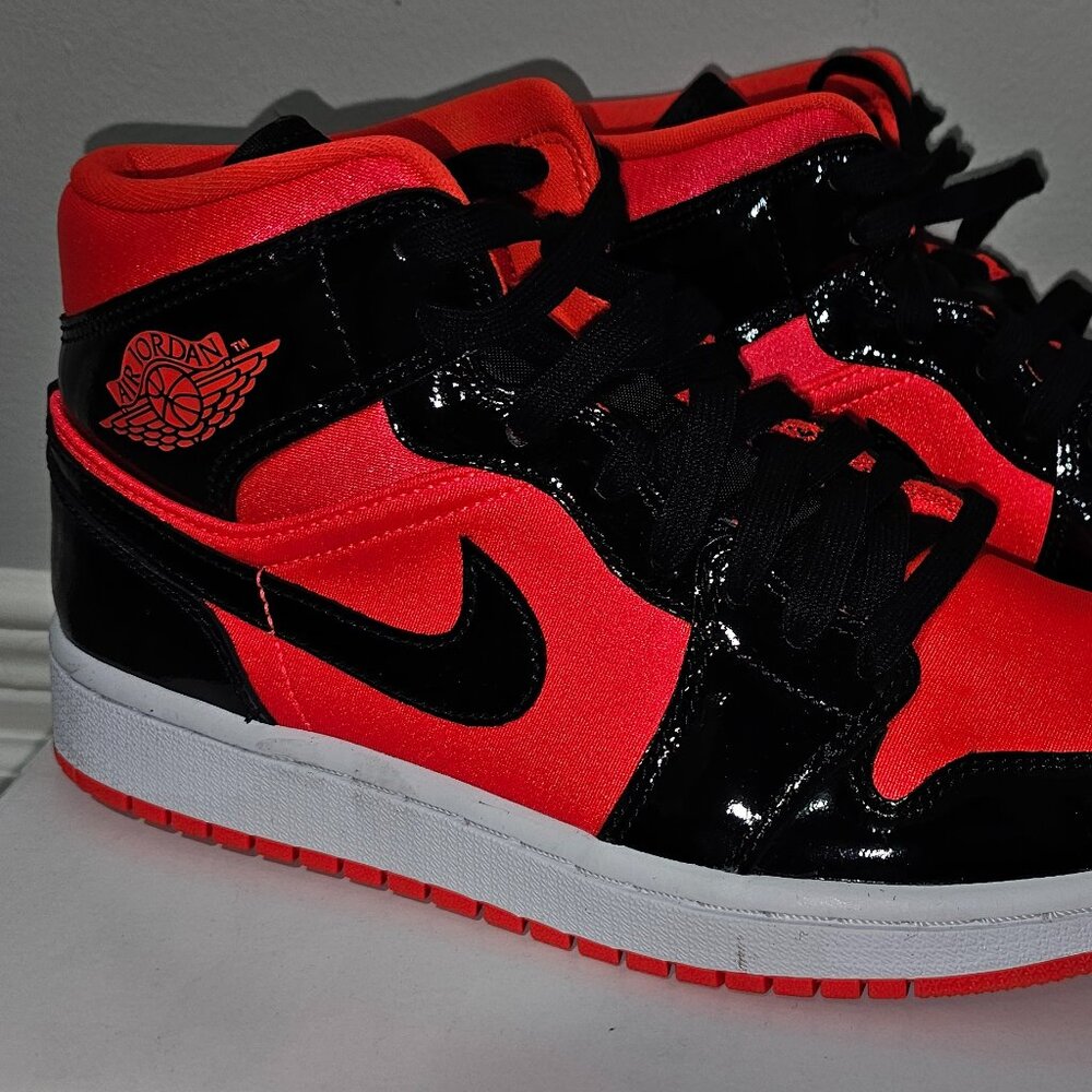 Nike Women's 7.5 JORDAN 1 Bright Crimson